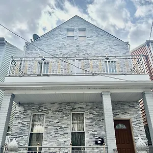 3 Bedrooms In 2nd Floor Modern Brooklyn Home, Close To J Train , New York United States